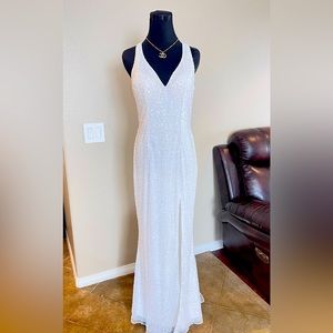 Long white dress/wedding dress